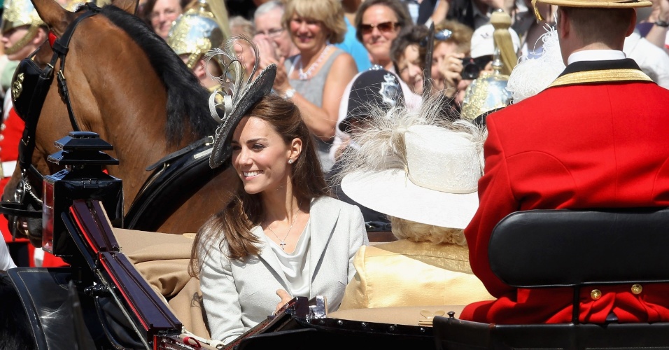 Kate Middleton e Príncipe William participam de evento militar em Londres (13/6/11)