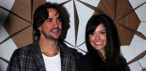O casal de ex-BBBs Rodrigo e Talula comparecem no segundo dia do SPFW (14/6/11)