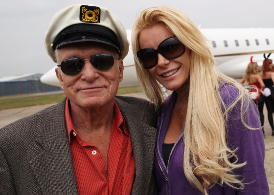 Hugh Hefner e Crystal Harris, ainda juntos, no início de junho 