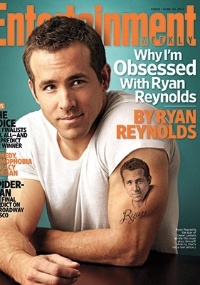 Capa da revista Entertainment Weekly com o ator Ryan Reynolds
