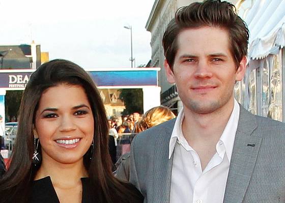 America Ferrera e o marido Ryan Piers Williams durante festival de cinema de Deauville (9/9/2010)