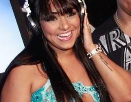 Mulher melancia em ensaio sensual