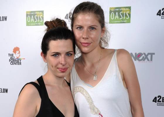 Heather Matarazzo (esq.) e Carolyn Murphy em evento beneficente 2010 Oasis summer em Nova York (21/7/2010)
