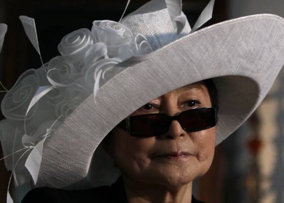 Yoko Ono durante entrevista em Tóquio, no Japão (22/7/2011)