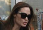 Sozinha, atriz Angelina Jolie leva os filhos para passear em Londres - Brainpix