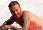 David Beckham surfa com os filhos em praia da Califórnia - Brainpix