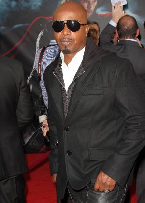 O rapper MC Hammer, que foi preso depois de ter sido flagrado dirigindo um carro com a licença expirada - Brainpix