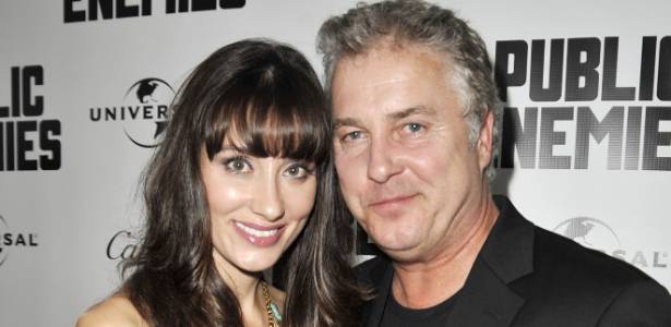 William Petersen e a mulher Gina Cirone no tapete vermelho da première de "Inimigos Públicos" em Chicago (18/6/2009)