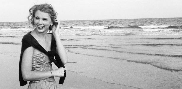 A cantora Taylor Swift durante férias na praia em Charleston, Carolina do Sul