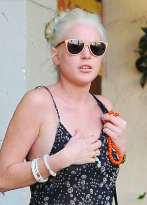 Lindsay Lohan quando foi multada em Beverly Hills por estacionar errado (1/9/11)