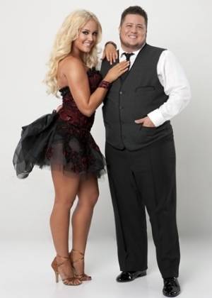 Chaz Bono & Lacey Schwimmer em foto para o programa "Dancing with the Stars" - Reprodução/ABC