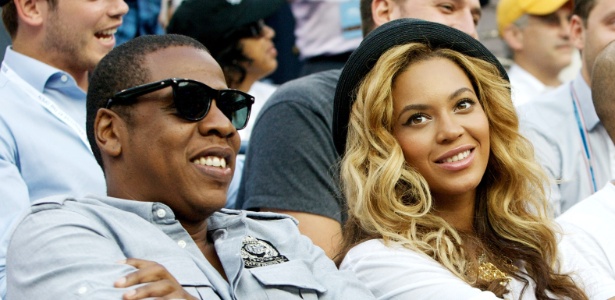 Grávida do primeiro filho, cantora Beyoncé e o marido Jay-Z assistem torneio de tênis (12/9/11)