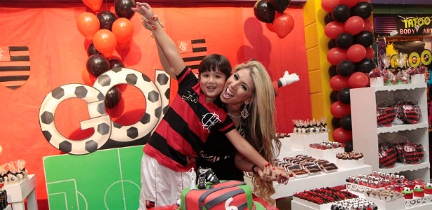 Andréa de Andrade comemora aniversário do filho no Rio (17/9/11)