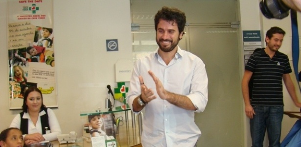 Eriberto Leão visita entidade que cuida de portadores de paralisia cerebral (28/9/11)