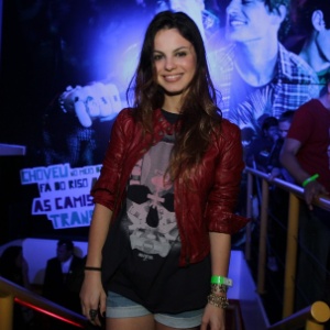 A atriz Stephany Brito chega ao camarote do Rock In Rio para assistir os shows desta sexta-feira (30/9/11)