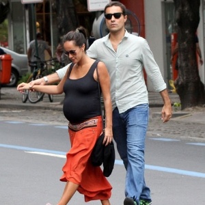 Ricrado Pereira e sua mulher, Francisca Pinto, caminham na zona sul do Rio (14/10/2011)