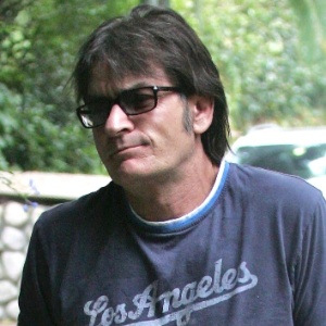 "Não sou mais louco", diz "zen" Charlie Sheen