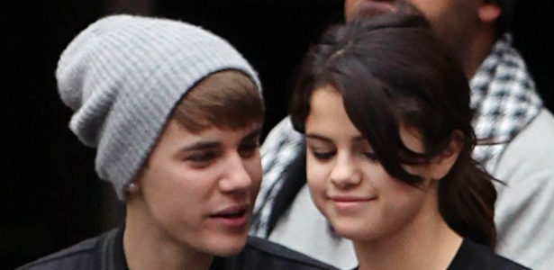 Segundo o site, Selena continua ligando e mandando mensagens para Justin