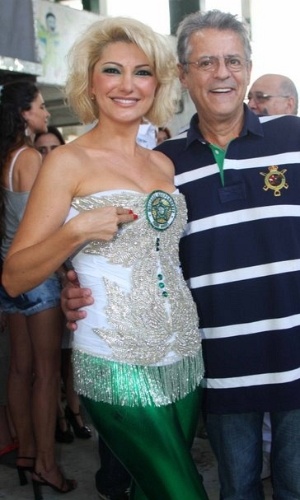 Antônia Fontenelle e Marcos Paulo vão à quadra da escola de samba Mocidade, no Rio (13/11/11)