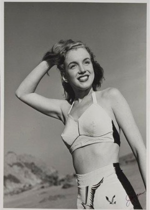 Foto do primeiro ensaio fotográfico de Marilyn Monroe (1946)