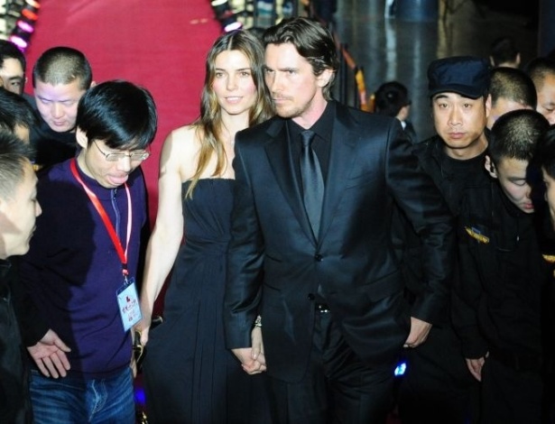 Christian Bale, ao lado de sua mulher, Sibi, na pré-estreia do filme "The Flowers of War", na China (12/12/11)