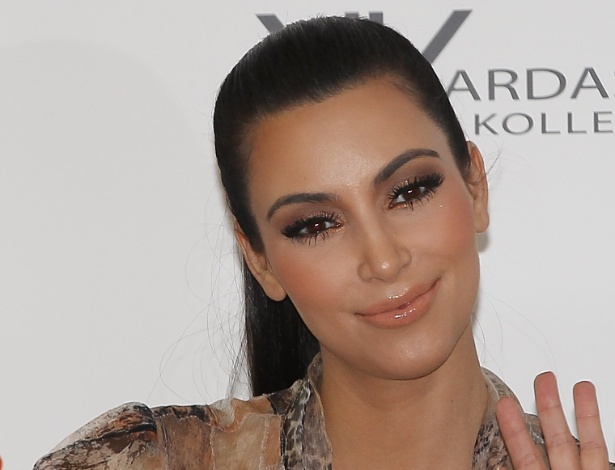 Kim Kardashian na divulgação de sua coleção de bolsas na Austrália (3/11/11)