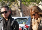 Jennifer Lopez e o namorado, Casper Smart, visitam uma joalheria - Grosby Group