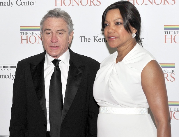 O ator Robert De Niro e a mulher, a comissária de voo Grace Hightower em jantar de gala em Washington (04/12/2011)