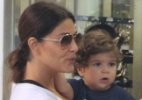 A atriz global Juliana Paes passeia com o filho, Pedro, em shopping do Rio de Janeiro - Clayton Militão/Photo Rio News