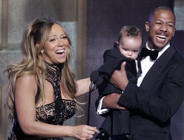 Mariah Carey com o marido Nick Cannon e um dos filhos em Washington (14/1/12)