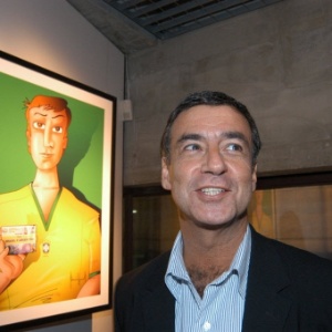 O cartunista Miguel Paiva inaugura mostra de seus desenhos no MUBE (9/11/2005)