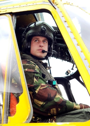 Príncipe William controla helicóptero durante missão nas Ilhas Malvinas 