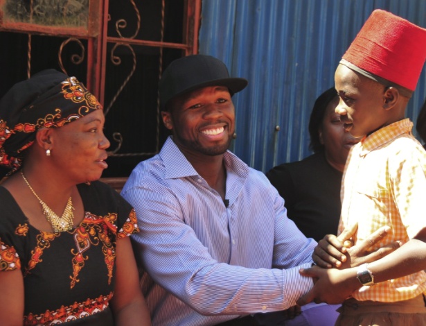O rapper 50 visitou o Quênia em Programa Mundial de Alimentação (9/2/2012)