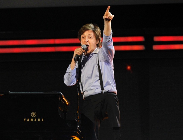 Paul McCartney canta no Grammy 2012 (12/2/12) - Reuters