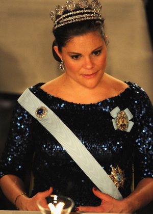 A princesa Victoria da Suécia grávida, durante jantar do Prêmio Nobel, em Estocolmo (10/12/11)