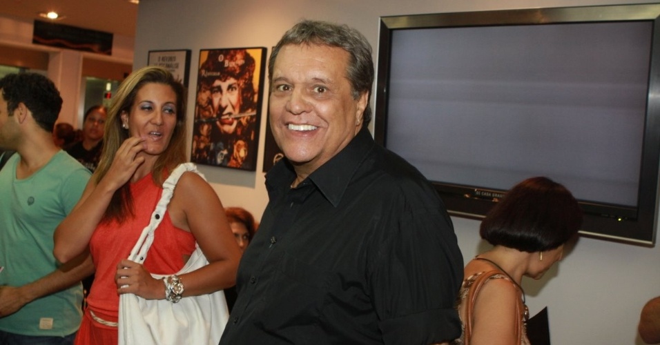 Dennis Carvalho prestigia a exibição do musical "Xanadu" no teatro Oi Casa Grande, zona sul do Rio (17/1/12)
