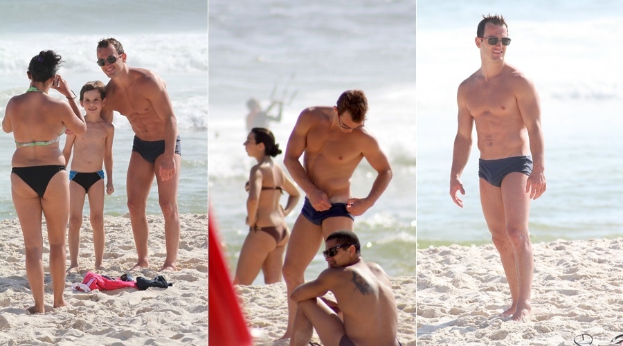 Diego Hypólito é tietado em praia do Rio de Janeiro (17/1/12)