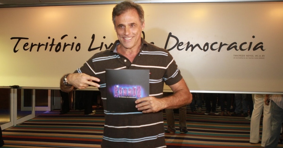Oscar Magrini prestigia a exibição do musical "Xanadu" no teatro Oi Casa Grande, zona sul do Rio (17/1/12)