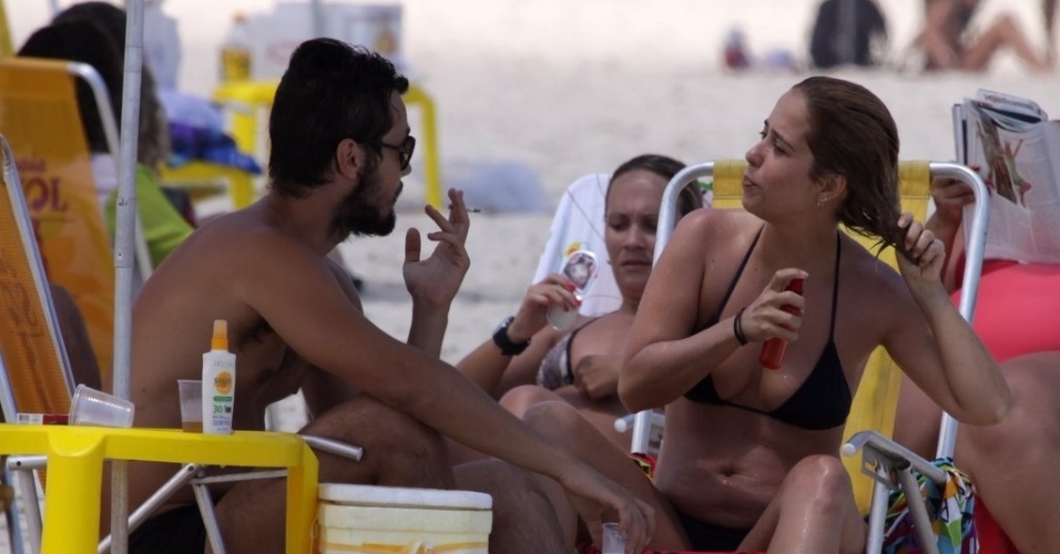 Paloma Duarte e Bruno Ferrari vão à praia do Recreio, na zona oeste carioca (23/1/12)