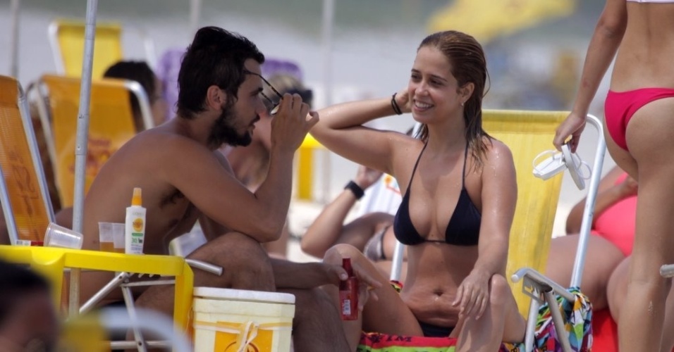 Paloma Duarte e Bruno Ferrari vão à praia do Recreio, na zona oeste carioca (23/1/12)