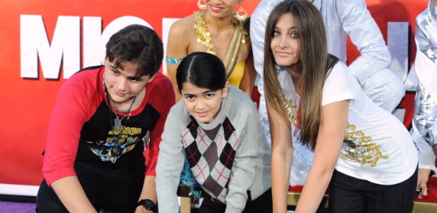 Filhos de Michael Jackson participam de homenagem ao pai em Hollywood 