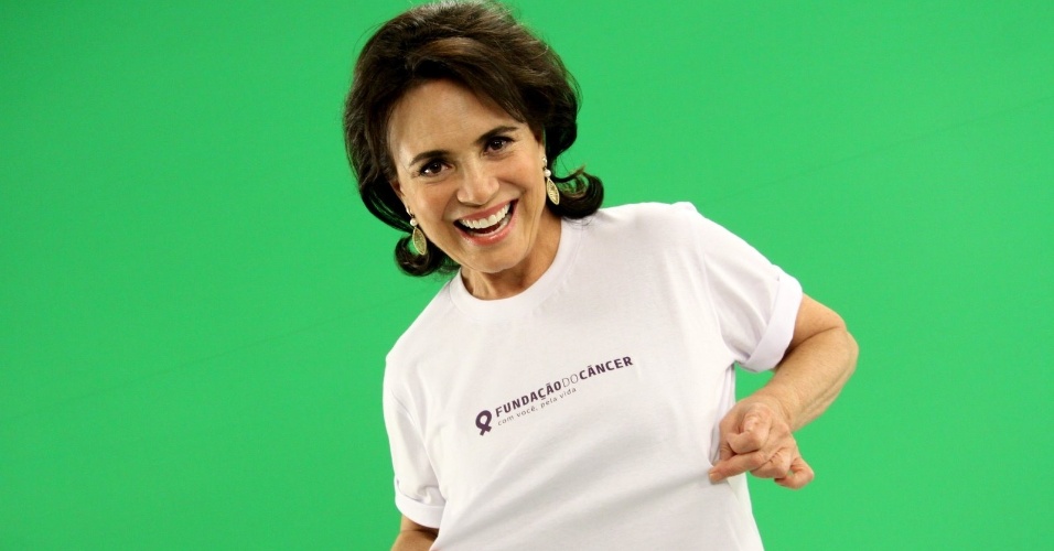 Regina Duarte grava comercial para a Fundação do Câncer no Rio (1/2/2012)