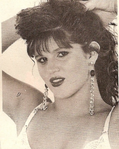 Em 1990, a socialite Val Marchiori, uma das protagonistas do reality show "Mulheres Ricas", foi destaque da publicação paranaense "Nova Fase". Naquela época, estava com cabelos escuros e crespos.