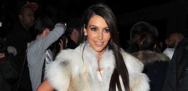 Kim Kardashian vai à Semana de Moda de Paris para assistir ao desfile da grife Kanye West (6/3/12)