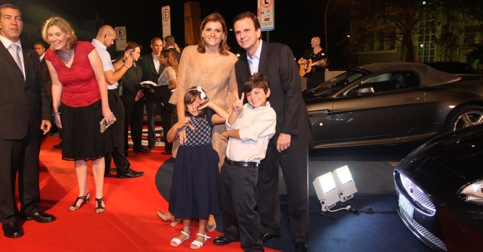 Eduardo Paes com mulher e dois filhos em evento do príncipe Harry no Rio (9/3/12)