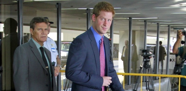 Príncipe Harry desembarca no aeroporto do Galeão, no Rio de Janeiro (9/3/12)