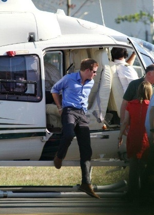 Príncipe Harry volta de passeio de helicóptero no Rio de Janeiro (9/3/12)