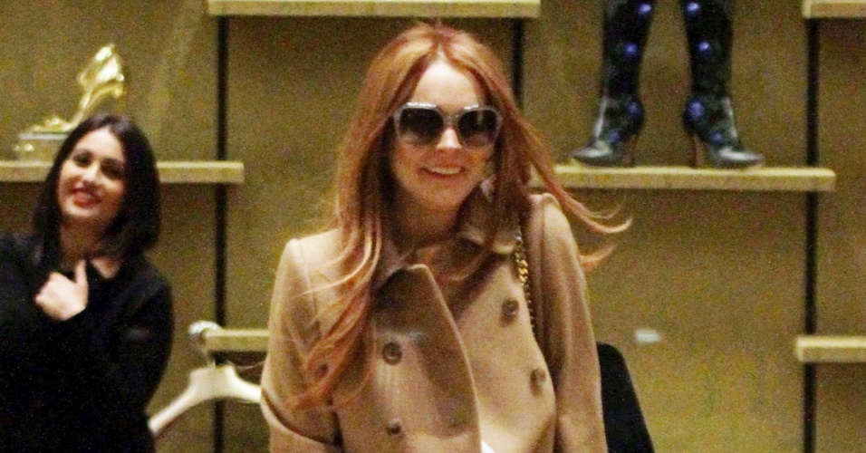 Lindsay Lohan faz compras na Miu Miu (9/3/12)