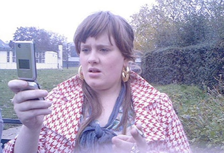 Adele aparece aos 16 anos em imagens retiradas de vídeos feitos por colega de escola da cantora
