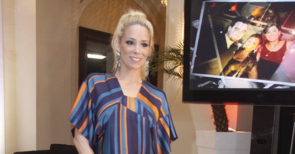 Danielle Winits prestigia o aniversário de 30 anos da promoter Carol Sampaio no Hotel  Copacabana Palace, no Rio De Janeiro (15/3/12)